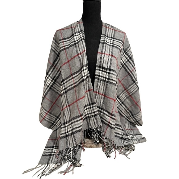 V Fraas Soft & Cozy Poncho Serape Wrap Ruana in Gray & Red Plaid Scottish NWT - Picture 7 of 16